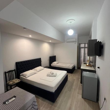 Hotel Vila Flowers Vlorë Zimmer foto