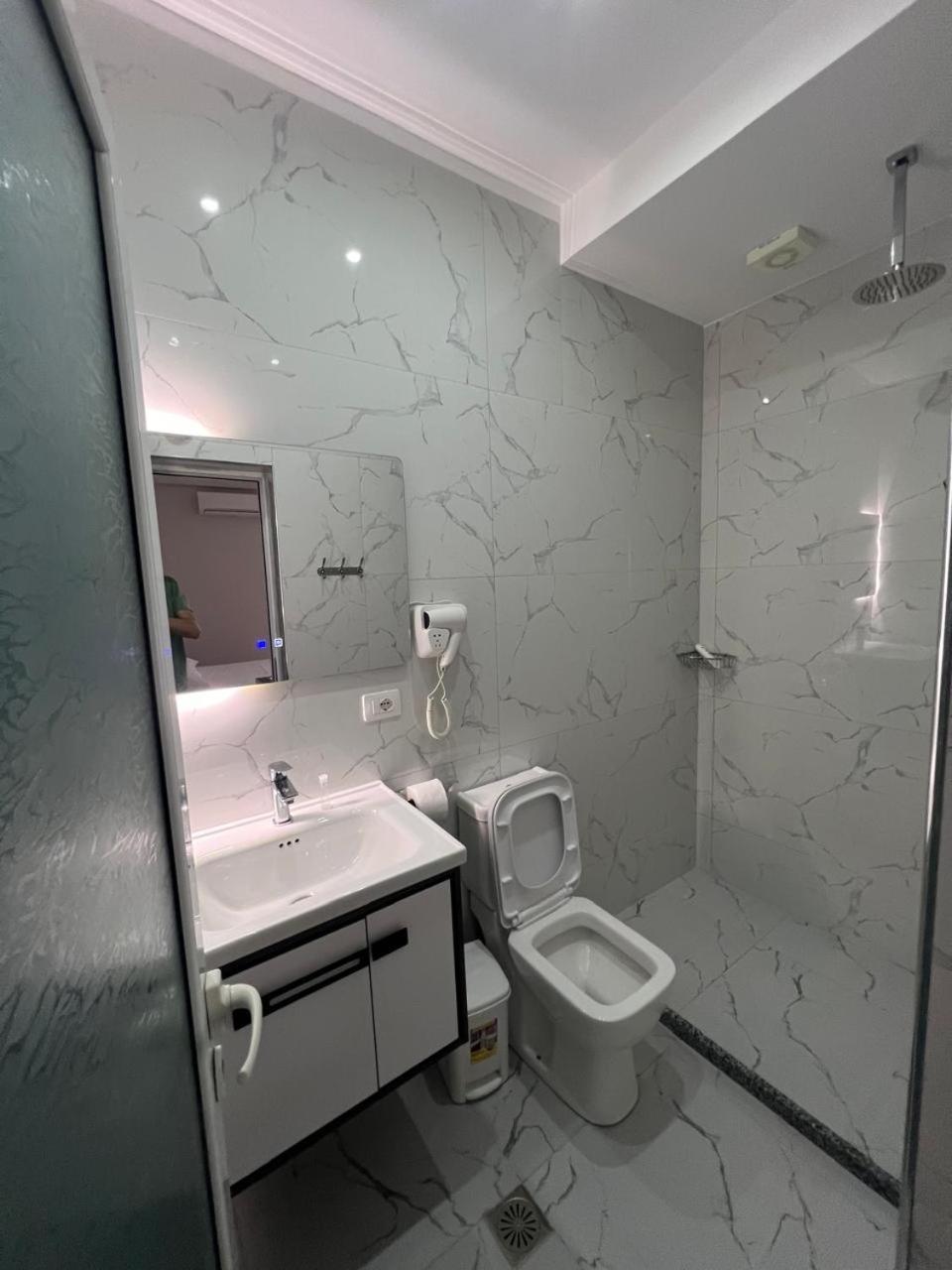 Hotel Vila Flowers Vlorë Zimmer foto
